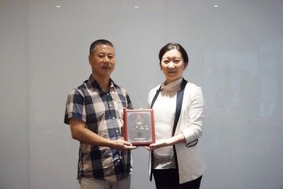 【商会新闻】浙江省辽宁商会执行会长刘辉为会员巴珍、丁明全授牌